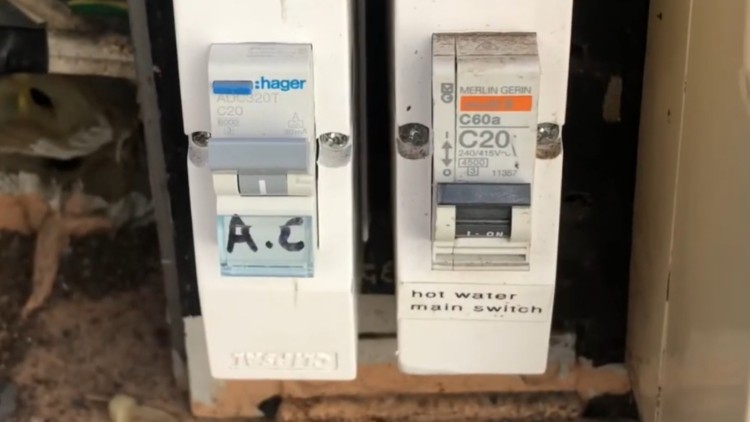 Circuit-Breakers-and-Safety-Switches