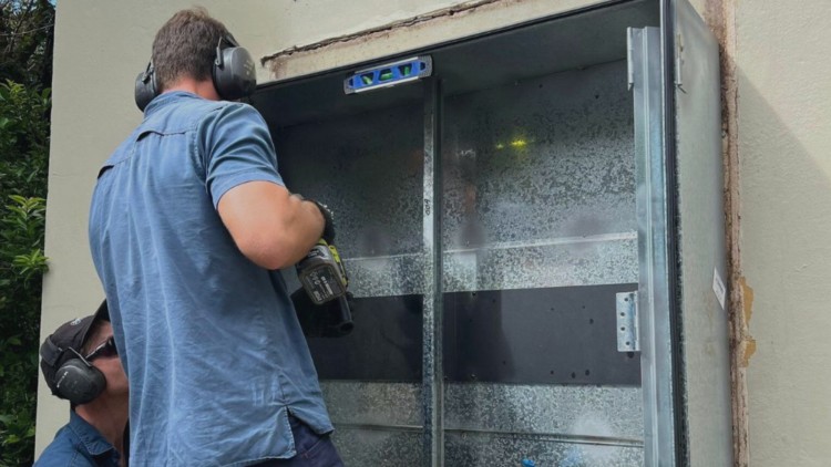 Level 2 electrician upgrading switchboard